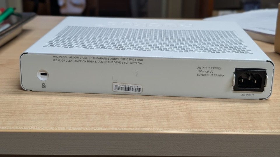 Ruckus ICX7150-C12P-2X10GR, switch managed compatto professionale switch PPoE "USATO" - immagine 3